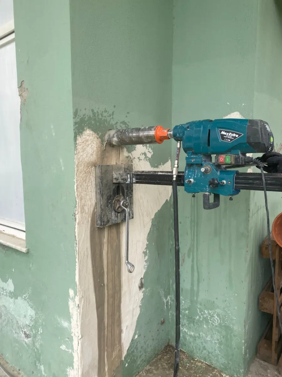 Kolondan karot makinesiyle beton numune alımı